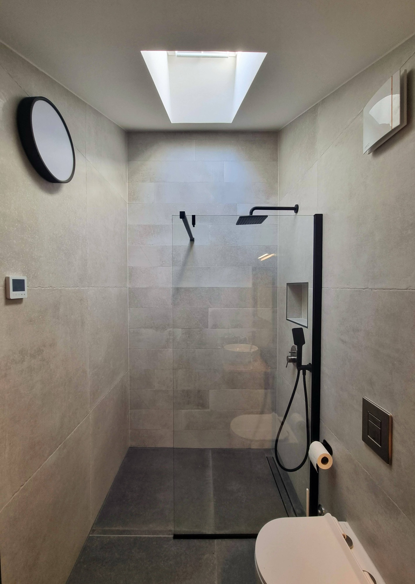 Bathroom 4 — detail