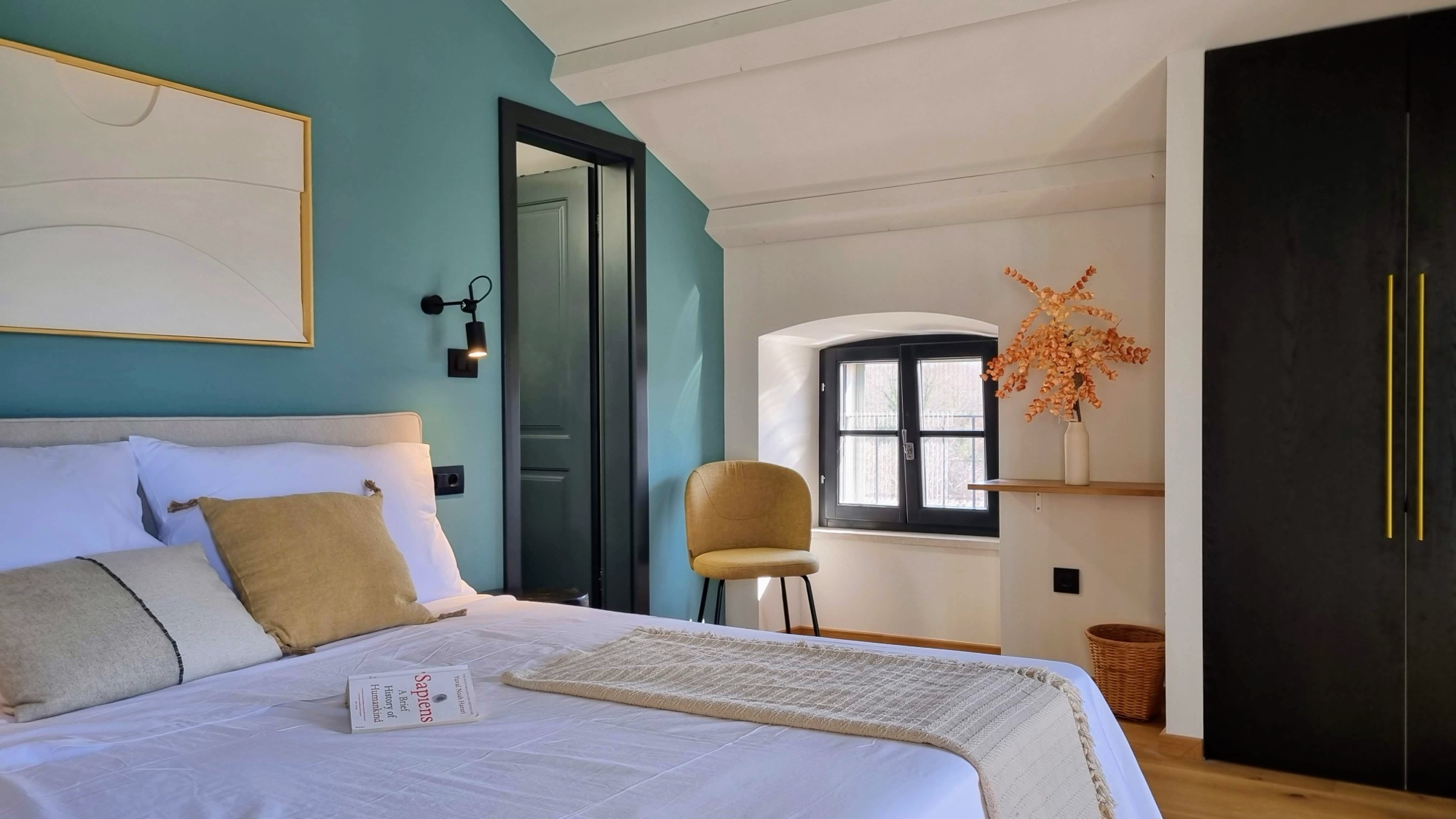 Bedroom 4 — detail